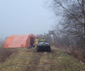 Służby pracują na miejscu katastrofy helikoptera w Pszczynie. Koszmarne widoki [ZDJĘCIA]
