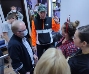 Bieg mikołajkowy na bieżni w Siłowni Joker