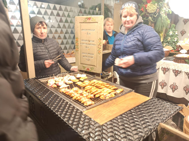 Jarmark Bożonarodzeniowy 2025 na Rynku Głównym w Krakowie. Jedzenie drogie jak nigdy