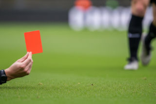 Ekstraklasa piłkarska: Zagłębie Lubin i Cracovia bez bramek. Kto zobaczył czerwoną kartkę i jaki to miało wpływ?
