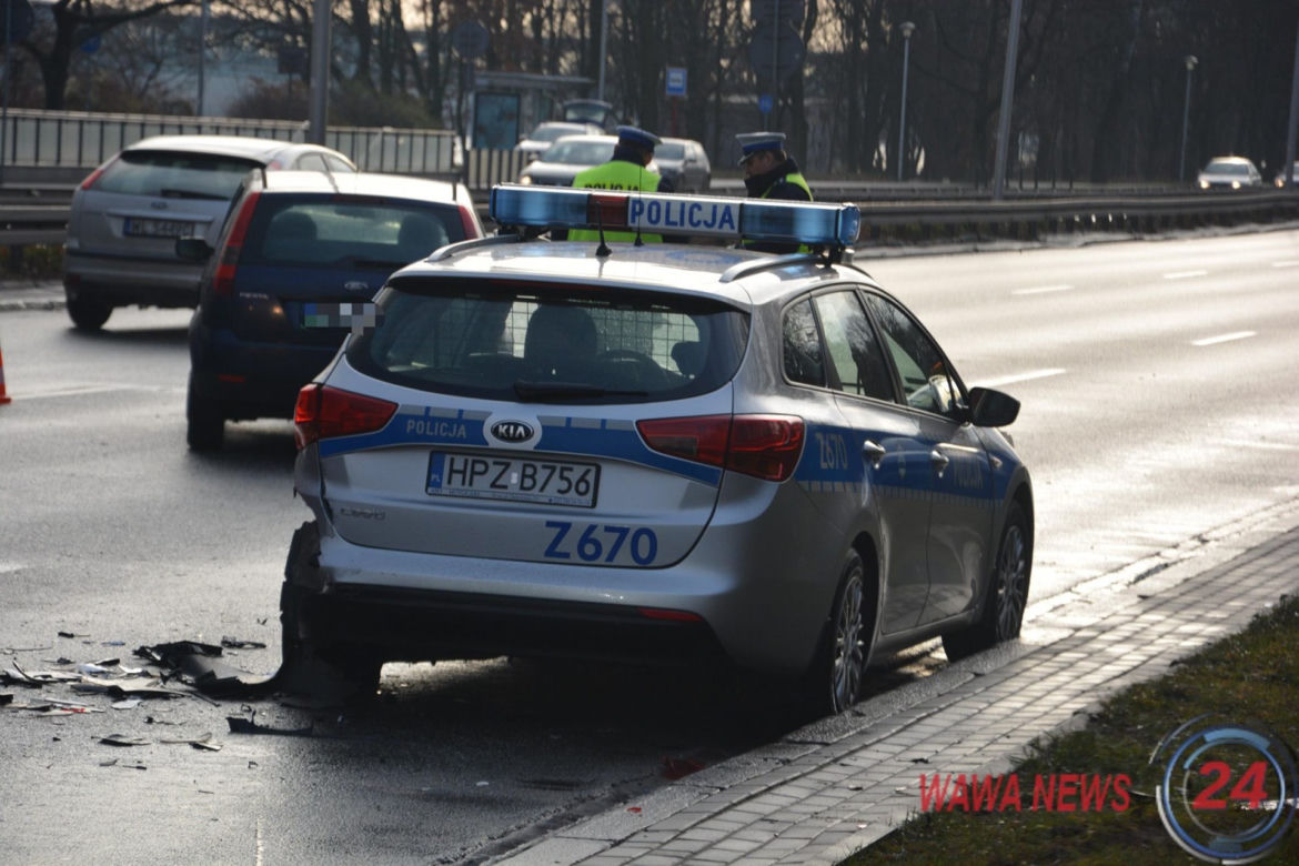 Kolizja potem wypadek z udziałem radiowozu na Wisłostradzie