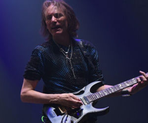Steve Vai szczerze o graniu utworów King Crimson. Gitarzysta wskazał riff, który go przerósł