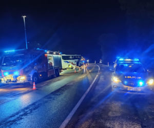 Potężny wyciek po wypadku w Witowicach Górnych. 700 litrów oleju na drodze