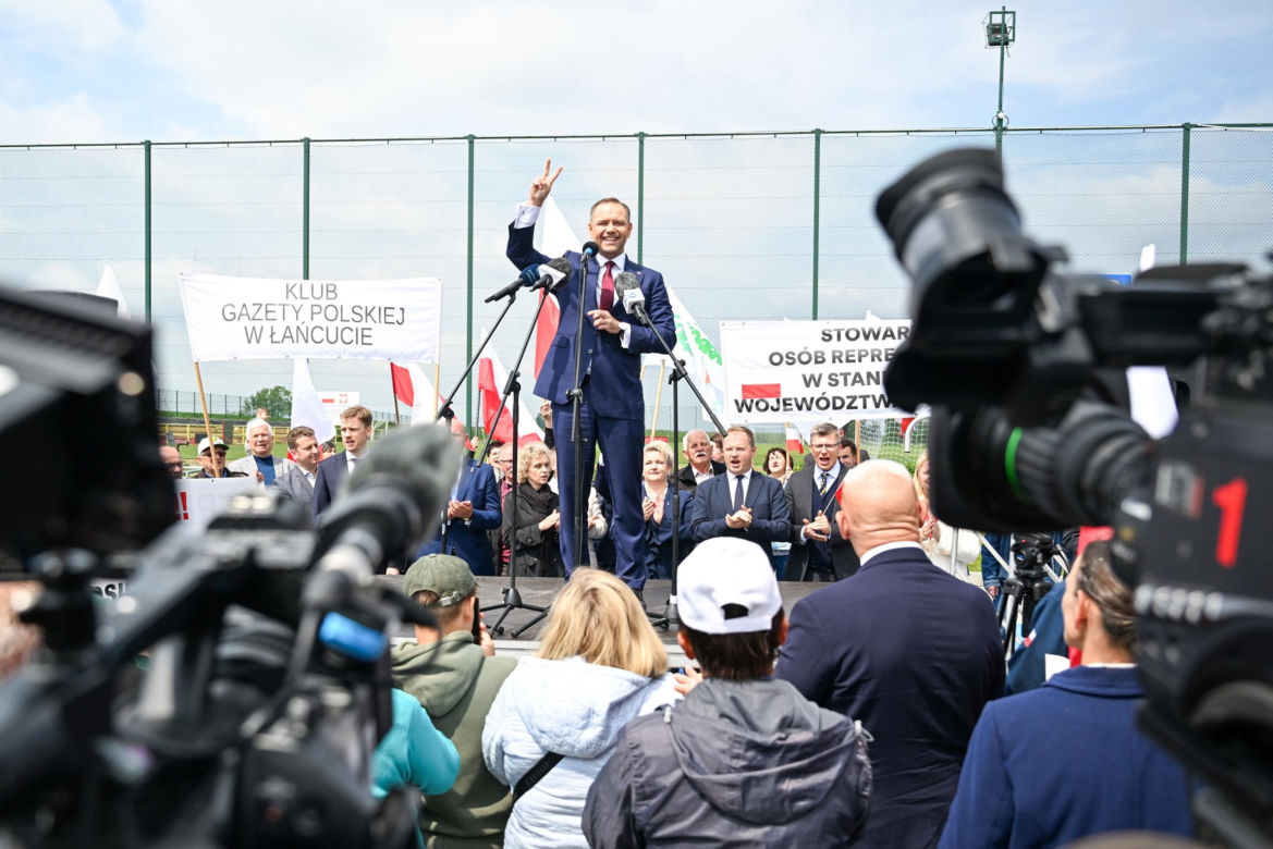 Jakimi samochodami jeżdżą kandydaci na prezydenta 2025? Sprawdziliśmy, co stoi w ich garażach!