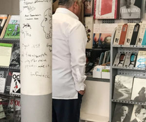 Aleksander Kwaśniewski zakupy w księgarni