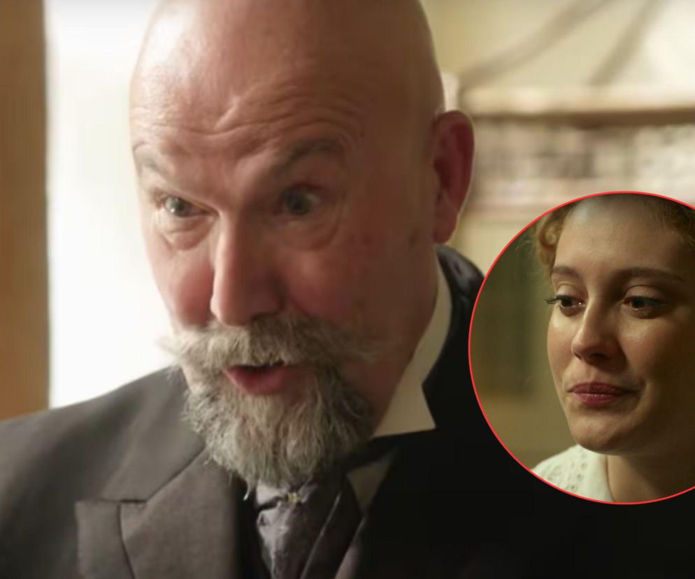 Mężczyzna z siwą brodą i wąsami w ciemnym garniturze, z intensywnym spojrzeniem, oraz okrągłe wstawka z młodą kobietą o jasnych włosach, patrzącą z lekkim uśmiechem i zamyśleniem. O nowych odkryciach w serialu La Promesa przeczytasz na Super Seriale.