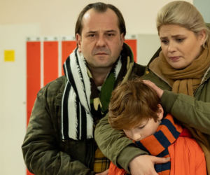 Barwy szczęścia odc. 2282 po wakacjach 2020. Aldona (Elżbieta Romanowska), Borys (Jakub Wieczorek), Aleks (Hubert Wiatrowski)