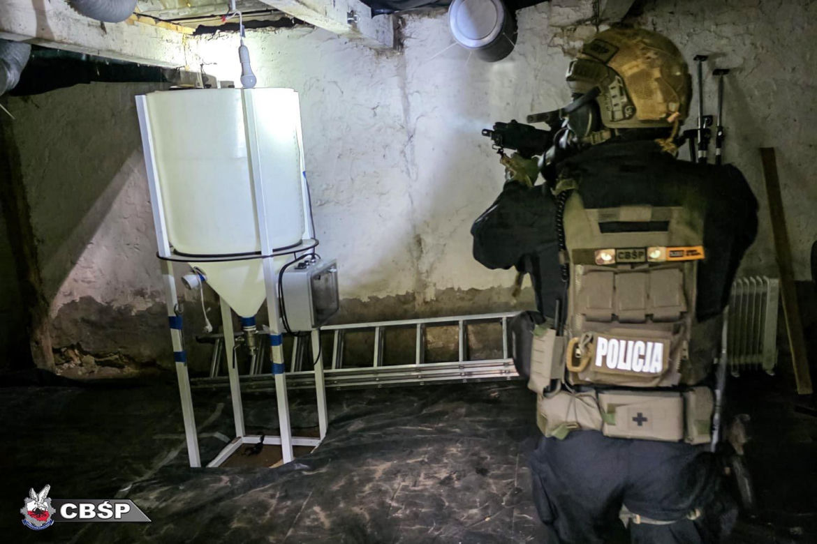 Potężne uderzenie CBŚP na Śląsku. Zlikwidowali "fabrykę" narkotyku zombie i przejęli towar za 6 mln zł