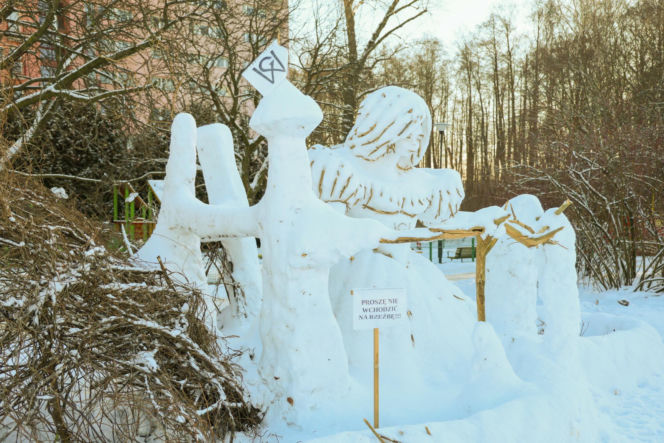 Wyjątkowe śniegowe rzeźby w Warszawie