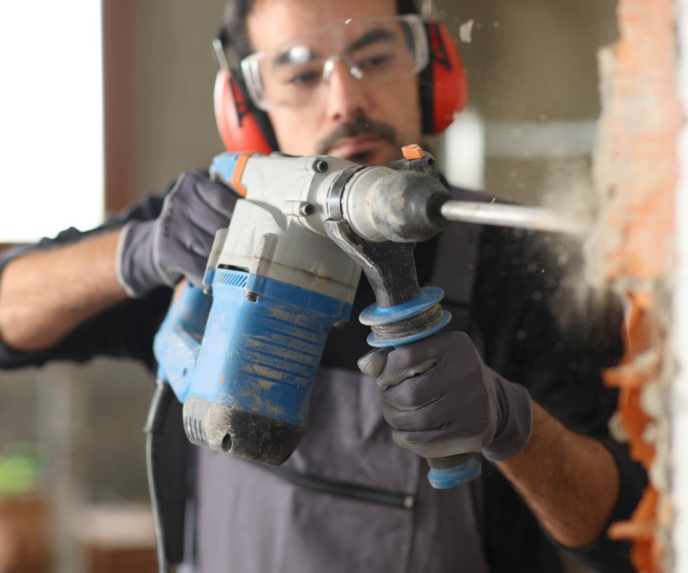 Jak wybrać profesjonalne elektronarzędzia dla fachowców?