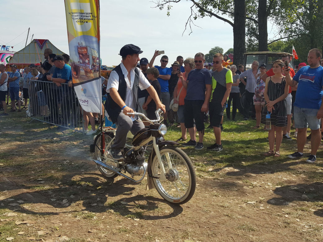 Festiwal starych ciągników w Wilkowicach. Setki maszyn, tysiące widzów i upał