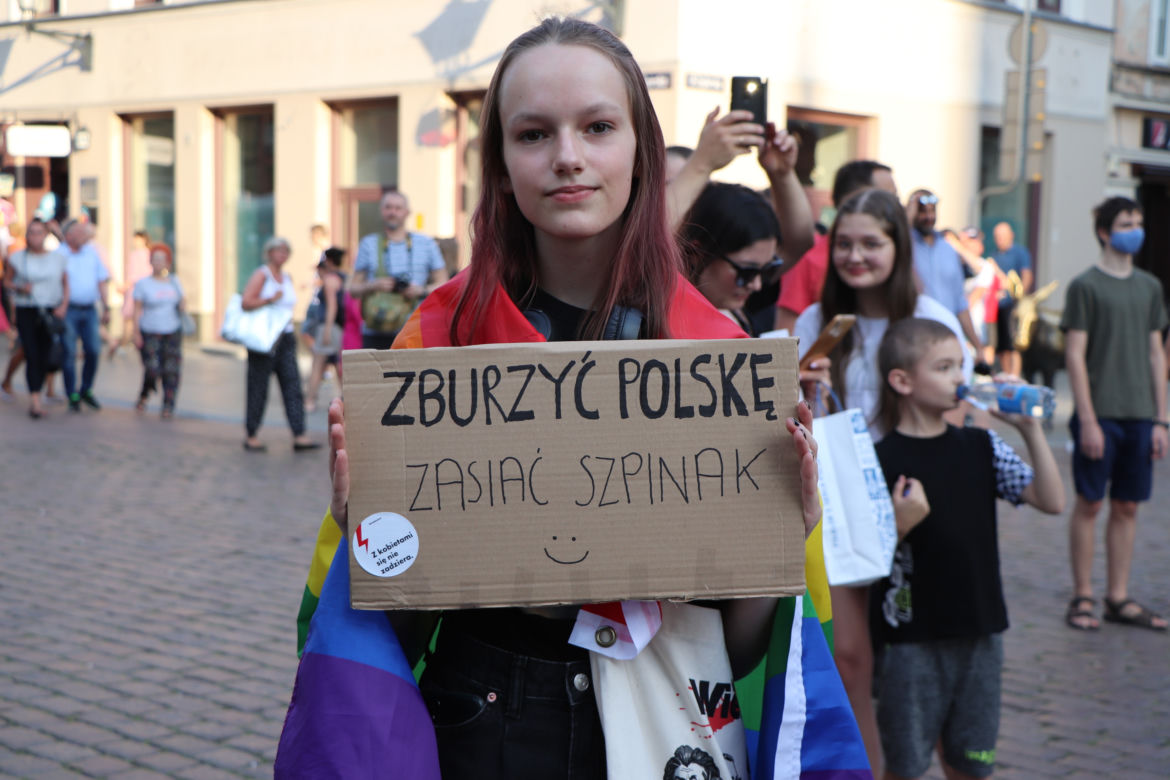 Torunianie protestują przeciwko przegłosowaniu Lex TVN