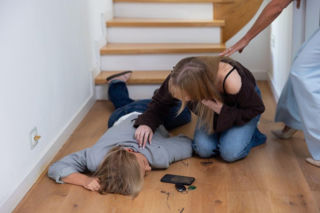 Pierwsza miłość: Marysia ulega wypadkowi. Jej stan jest ciężki, lekarze nie mogą jej wybudzić...