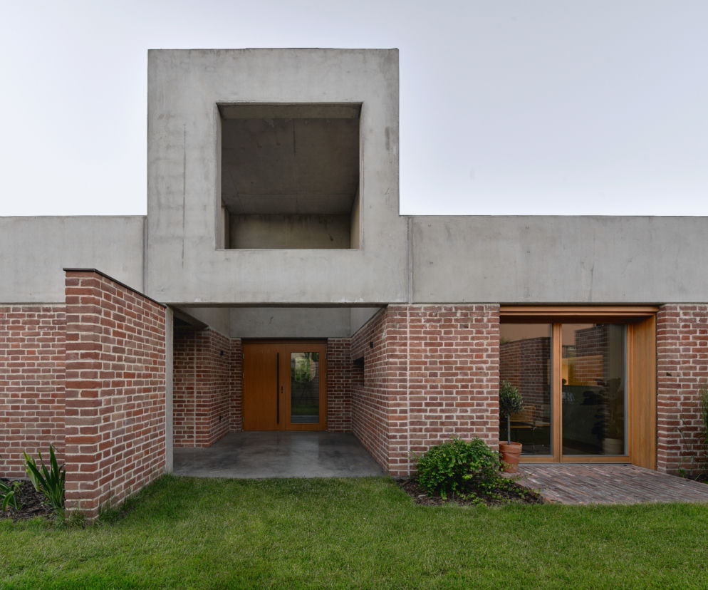 Dom z dwiema wieżami w Mławie