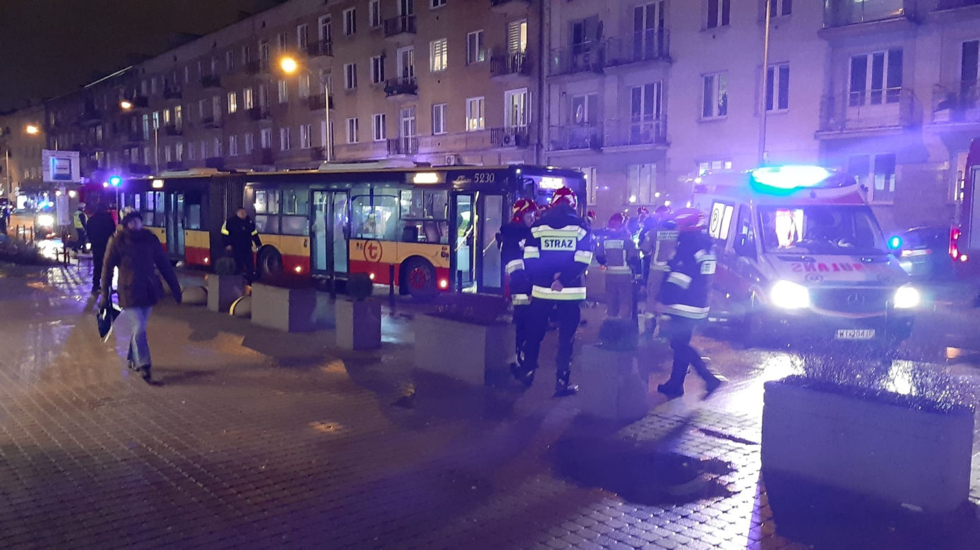 Wieczorny dramat na Mokotowie. Pieszy potrącony przez autobus