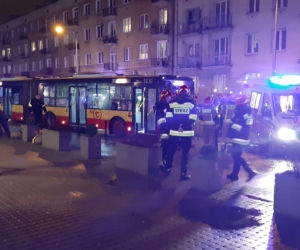 Wieczorny dramat na Mokotowie. Pieszy potrącony przez autobus
