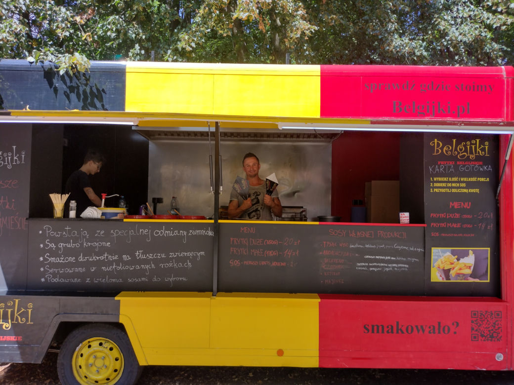 Trwa Festiwal Smaków Food Trucków w Olsztynie. Co dobrego można zjeść? [ZDJĘCIA]