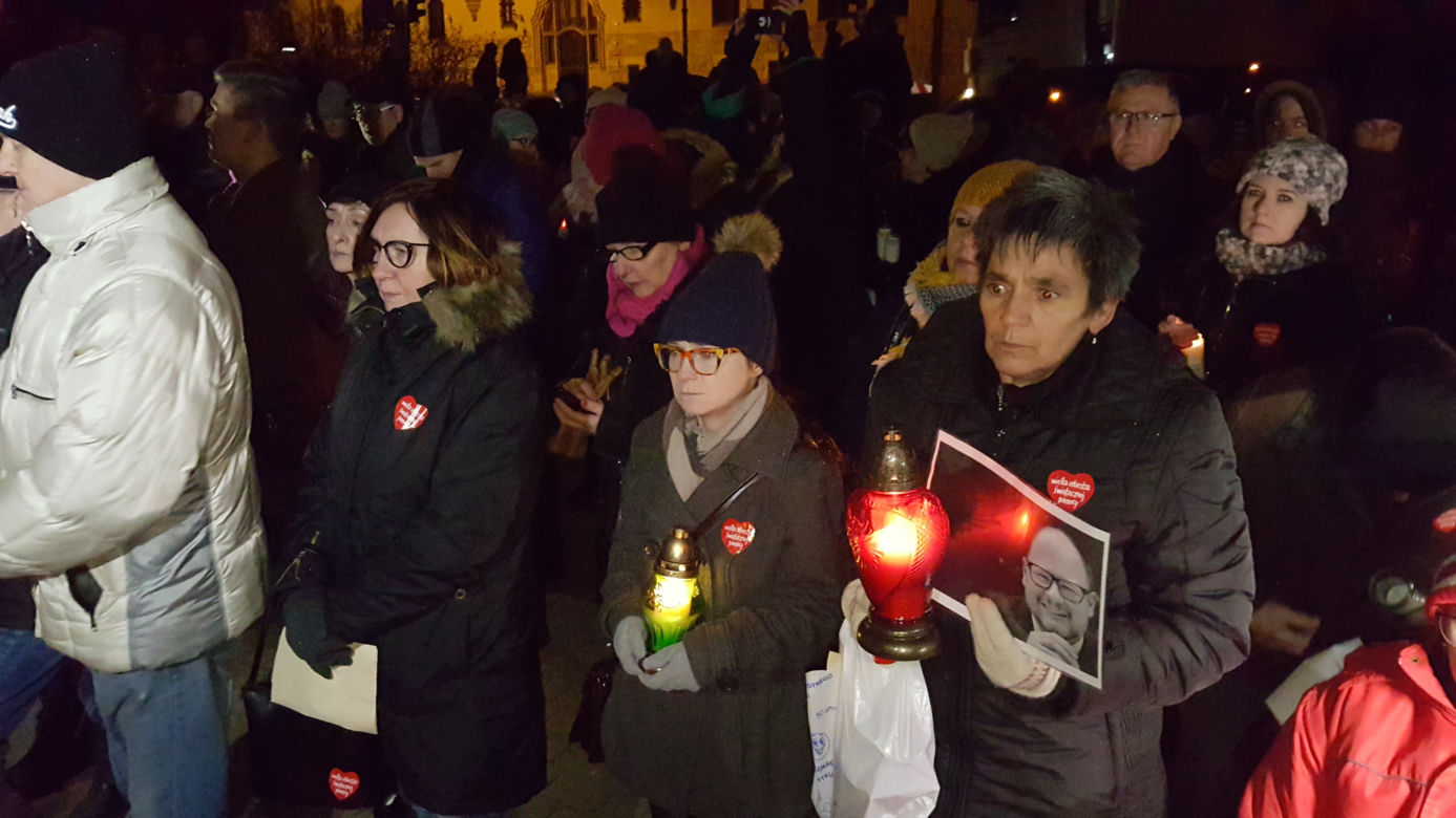 Bydgoszczanie uczcili pamięć Pawła Adamowicza