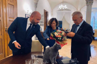 Prezydent Jacek Sutryk spotkał się ze znanym trenerem. Czy rozmawiali o Śląsku Wrocław?