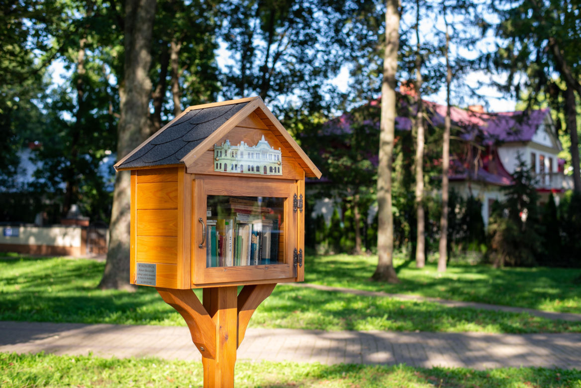 Domek bookcrossingowy przy Parku Solidarności