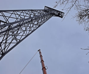 Demontaż jupiterów na stadionie w Szczecinie