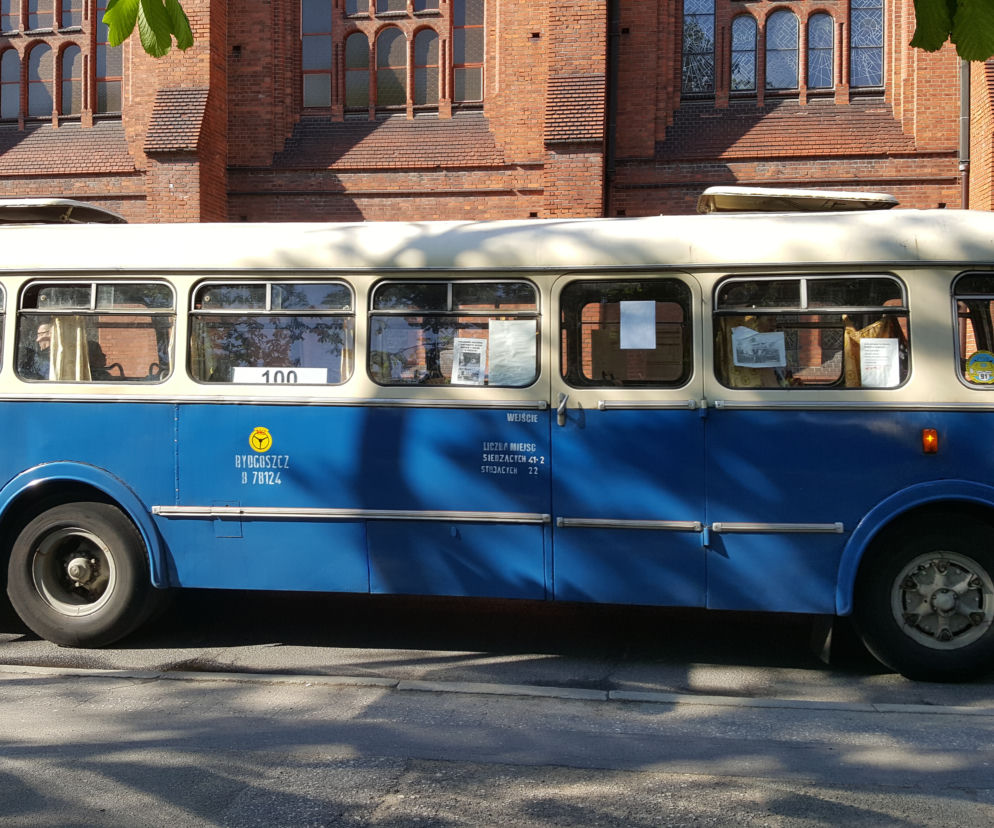 Zabytkowym autobusem przez Bydgoszcz [ZDJĘCIA]