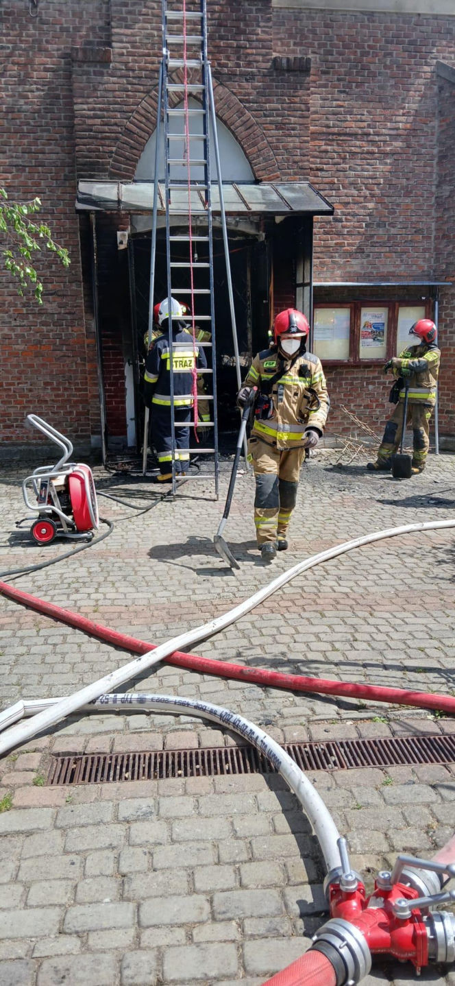 Przerażająca pożoga w kościele. Płomienie buchały przez okna! Ogień strawił całe wnętrze