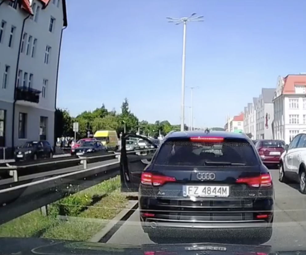 Burak z Audi potraktował ulicę jak kosz na śmieci. Wszystko się nagrało!