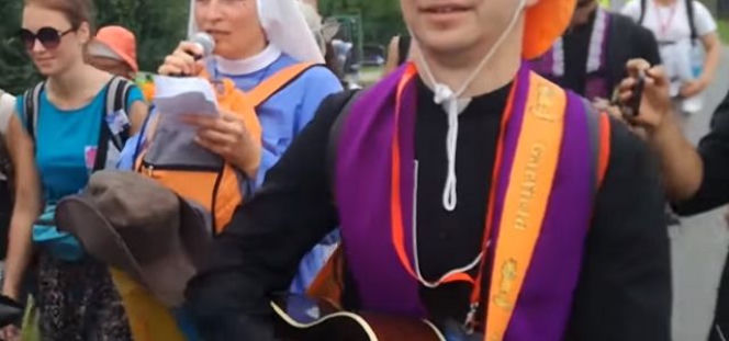 Despacito na pielgrzymce w wykonaniu polskiej zakonnicy! Takiej wersji nie było [VIDEO] 