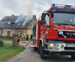 Pożar domu pod Budzyniem. Poddasze poszło z dymem!