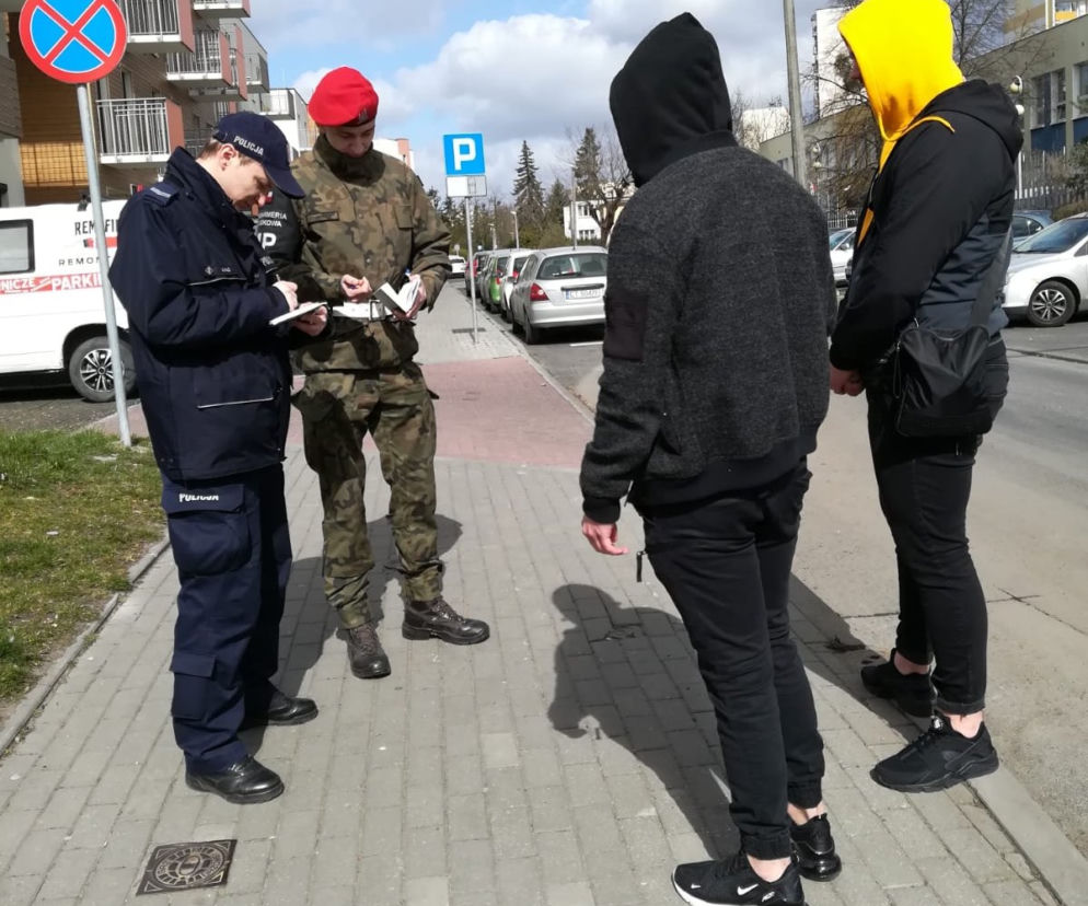 Wojsko ruszyło na ulice Torunia. Wspiera policję w działaniach 