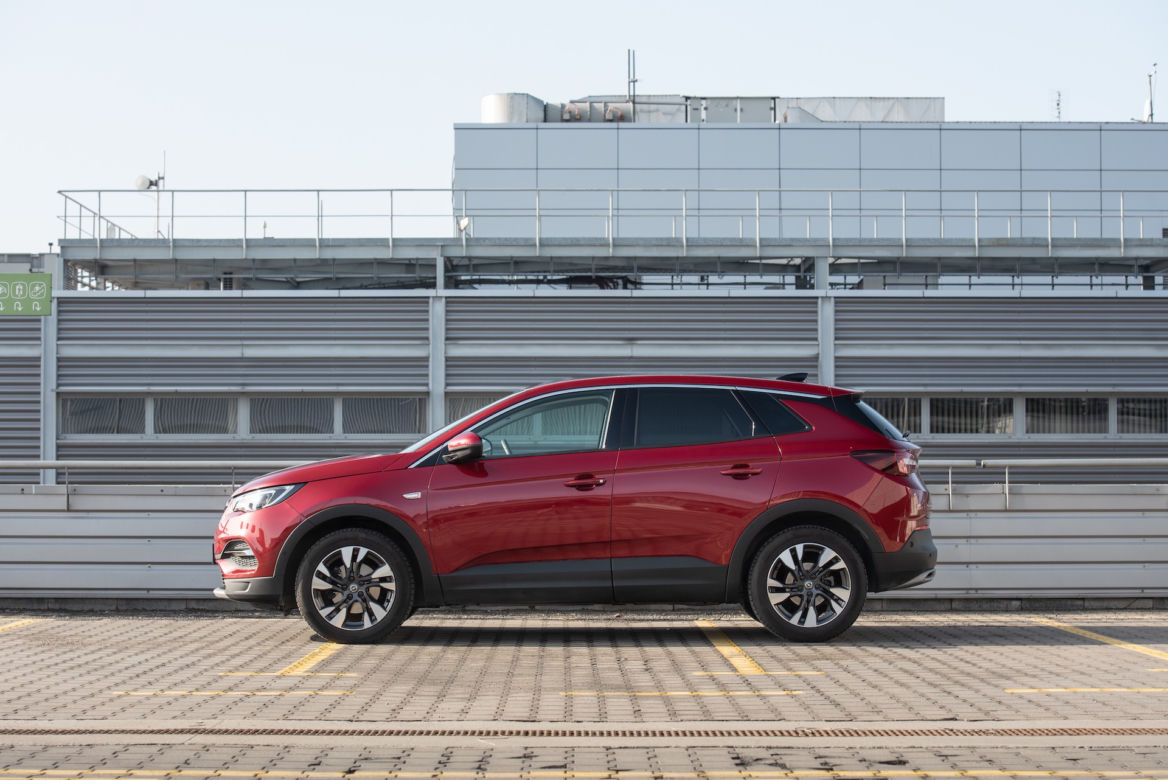 Renault Kadjar TCe 140 FAP vs Opel Grandland X 1.5 Diesel 130 KM Start/Stop AT8