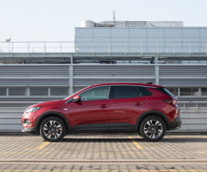 Renault Kadjar TCe 140 FAP vs Opel Grandland X 1.5 Diesel 130 KM Start/Stop AT8