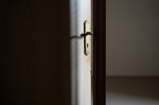 Pożar w Starachowicach. Jak policjanci uratowali mężczyznę uwięzionego w płomieniach?