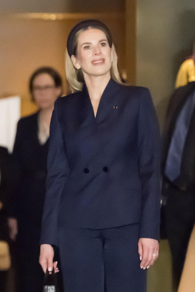 Marta Nawrocka w garniturach