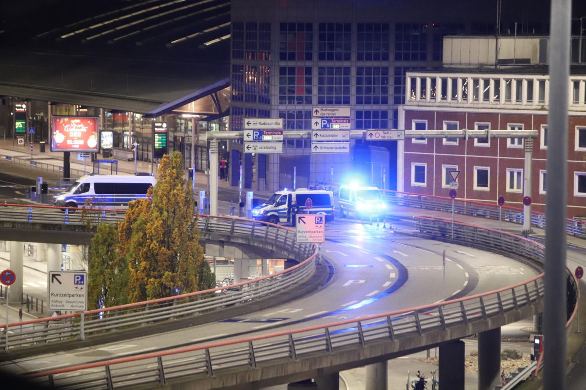 Hamburg, uzbrojony mężczyzna dostał się na teren lotniska