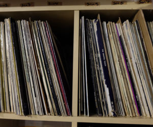 Płyty CD odchodzą do lamusa. Teraz popularne są czarne krążki [GALERIA]