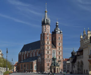 Jedna z najbogatszych parafii pod lupą kardynała. Znany polityk na czele specjalnej komisji