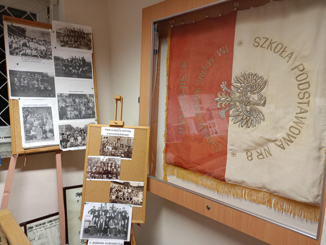 Sala Tradycji Starej Ósemki mieści się w Szkole Podstawowej nr 9 w Siedlcach