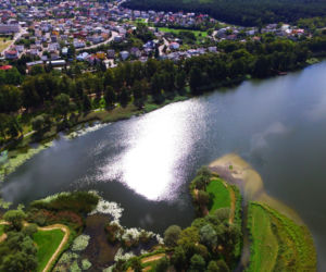 Widok cypla nad jeziorem Lidzbarskim z lotu ptaka. To miejsce jest niesamowite!
