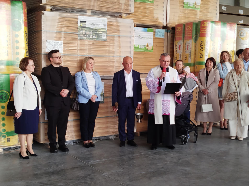 Fabryka drewnianych domów modułowych w Jagodnem już po oficjalnym otwarciu! Firma inwestuje w rozwiązania ekologiczne