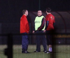 Donald Tusk gra w piłkę