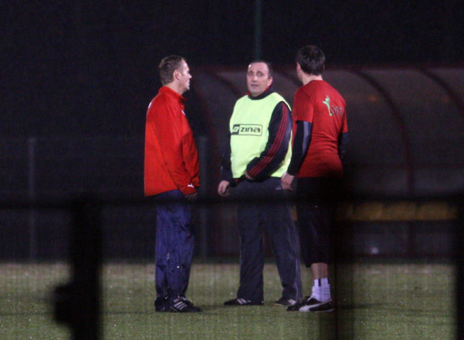 Donald Tusk gra w piłkę