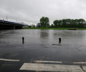Ulewy w Krakowie 23.05.2019: Wylała Wisła, zalane są bulwary