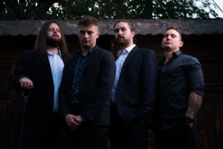 Koniec Listopada i mocne gitarowe uderzenie w singlu FOMO