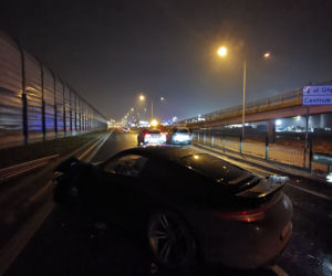 Wypadek na Trasie Toruńskiej. Porsche 911 rozbite