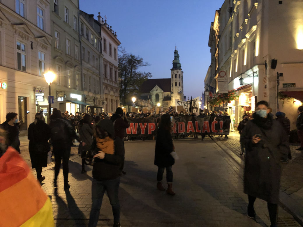 Kilka tysięcy osób na kolejnym proteście w Krakowie przeciw zaostrzeniu prawa aborcyjnego