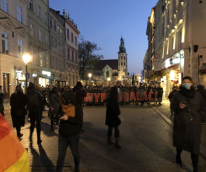 Kilka tysięcy osób na kolejnym proteście w Krakowie przeciw zaostrzeniu prawa aborcyjnego