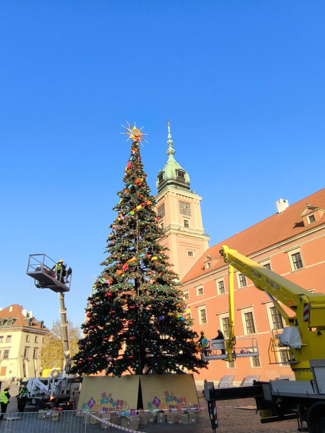 Dziwny obiekt w centrum Warszawy. Co tu powstaje? Stolica już stroi się na Boże Narodzenie!