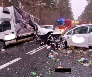 Karambol na DK 10! Trasa Bydgoszcz - Toruń jest całkowicie zablokowana [ZDJĘCIA] 